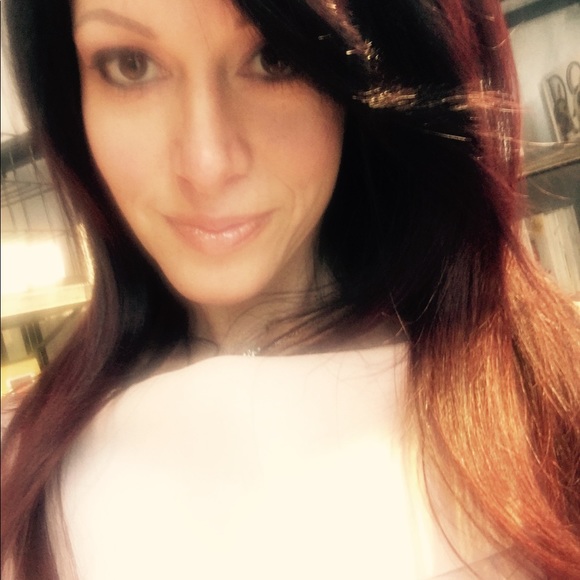 Meet your Posher, Laura - Picture 1 of 1